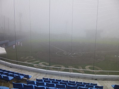 まさに富士の洗礼！裾野球場を覆い隠す濃霧
