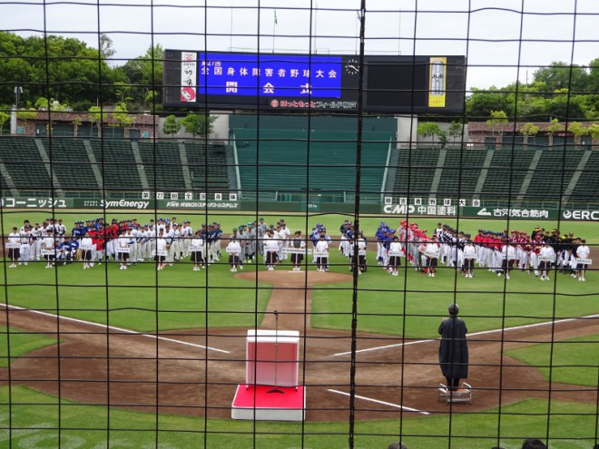 全国大会での再会を願って、各チームが取り組んでいます。(前回、第27回大会での開会式より)